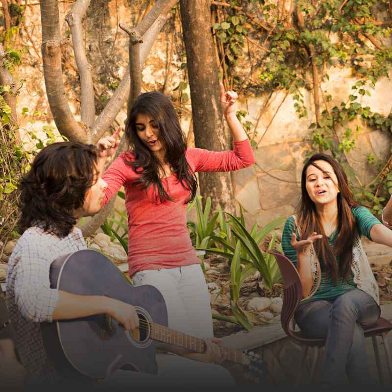 TEENAGER PLAY LOUNGE